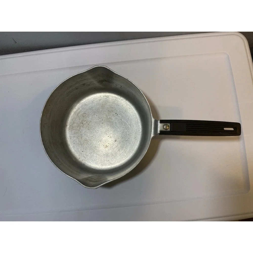 Wagner Ware Sydney-O‎ Magnalite 4 Qt Sauce Pot 4684-Double Spouts AS-IS